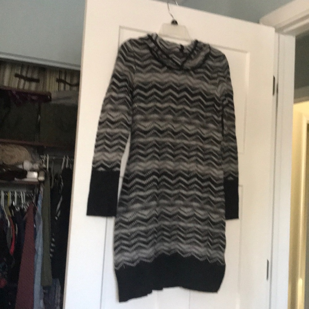 Sweater dress with hood